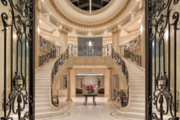 atrio interno palazzo lusso bologna